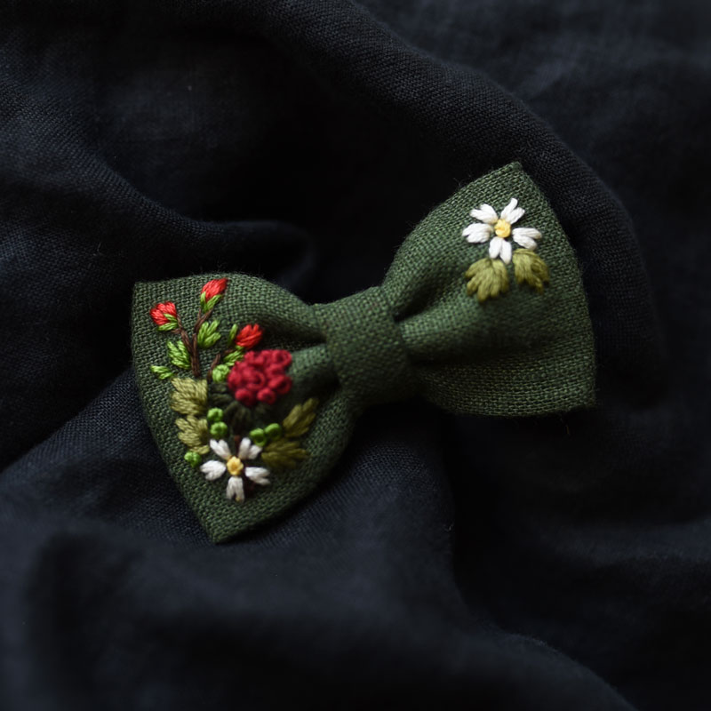 Haftowana kokarda – malina / khaki – mini